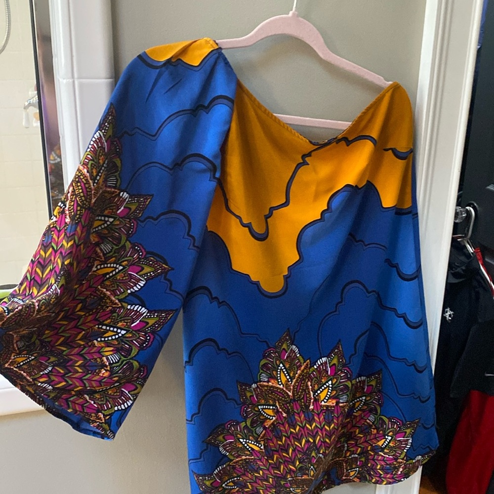 One arm open shoulder dress. Size large 100% polyester.